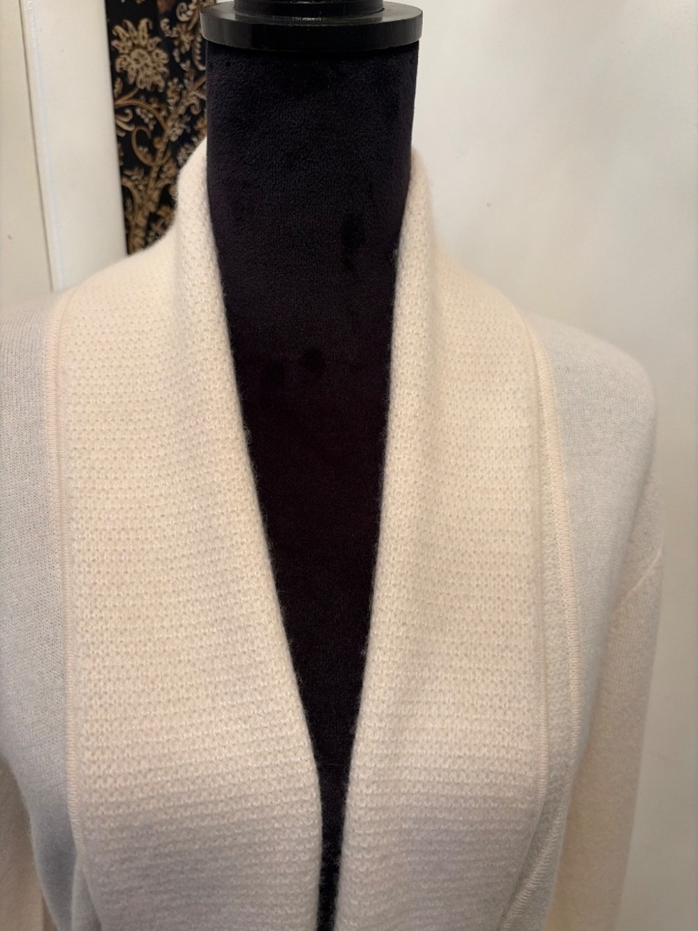 100% Cashmere Neiman Marcus Cream Belted Knit Robe - Picture 5 of 14